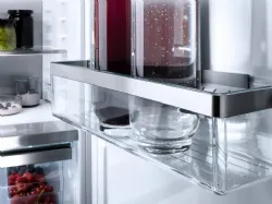 Miele Fridge-Freezer with convenient LED light and NoFrost system