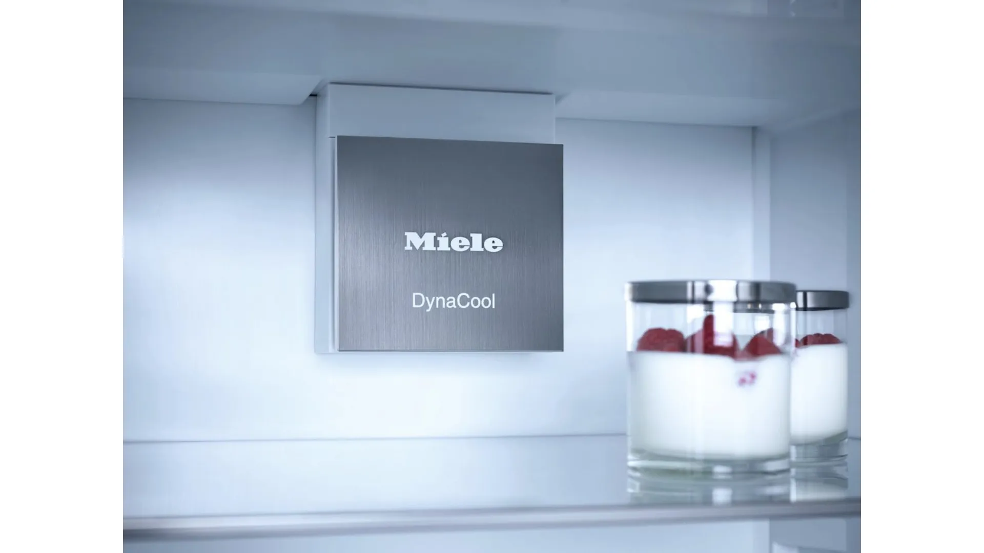 Miele Fridge-Freezer with convenient LED light and NoFrost system