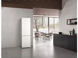 Miele fridge-freezer with Brilliant White glass design KFN4898AD