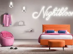 Mirabilis: bed with headboard with a thin profile and contrasting velvet-effect geometric decoration