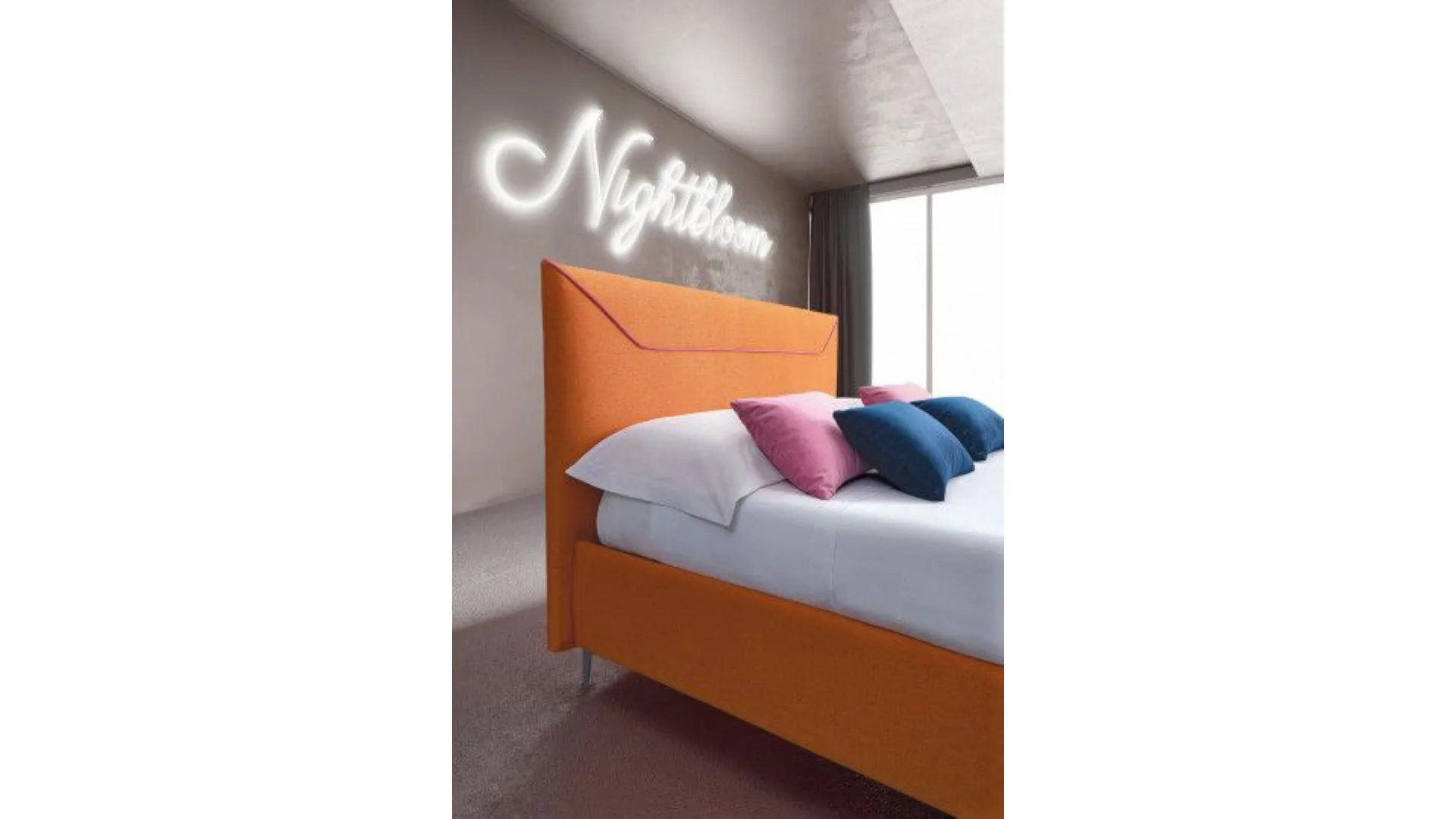 Mirabilis: bed with headboard with a thin profile and contrasting velvet-effect geometric decoration