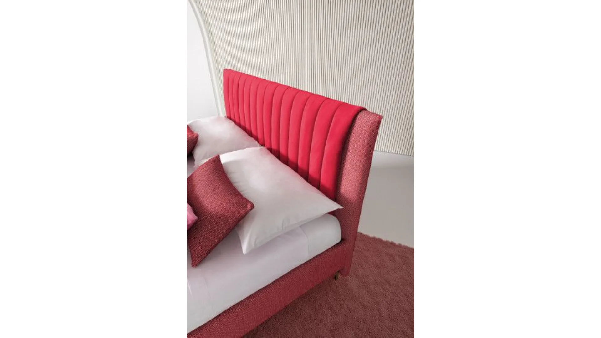 Phlox: bed with a soft fabric band with dynamic vertical stitching
